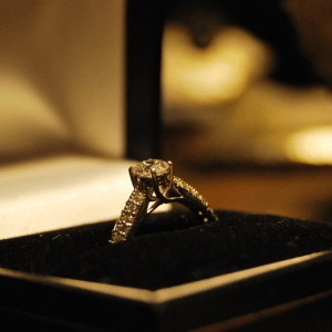 18 carat White Gold Diamond Ring 2003