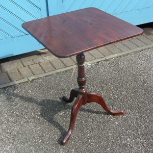Solid Georgian Mahogany Tri-Pod Winetable with Square Top 