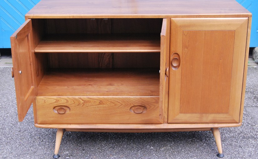 Original 1960s Ercol Solid Elm Sideboard with Drawer & Cutlery&nbsp;Tray